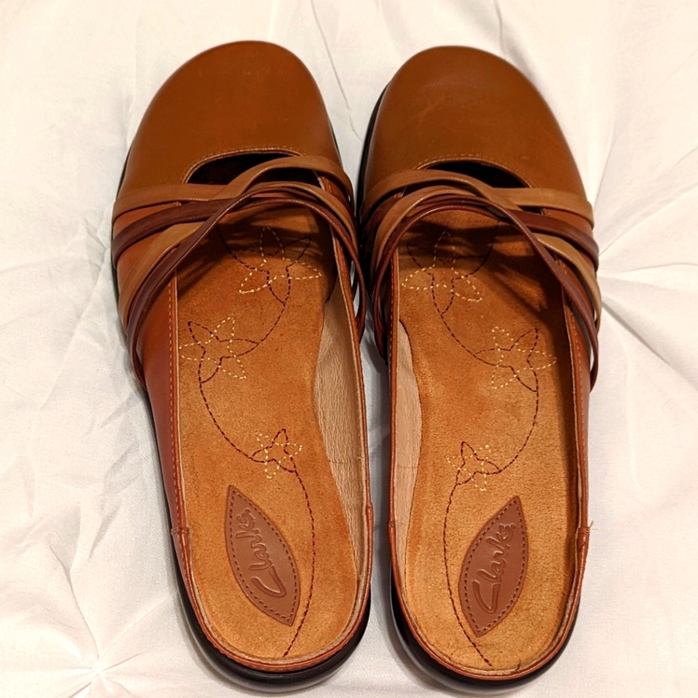 Clark's leather slip-on shoes in a size 8 and 1/2 medium.